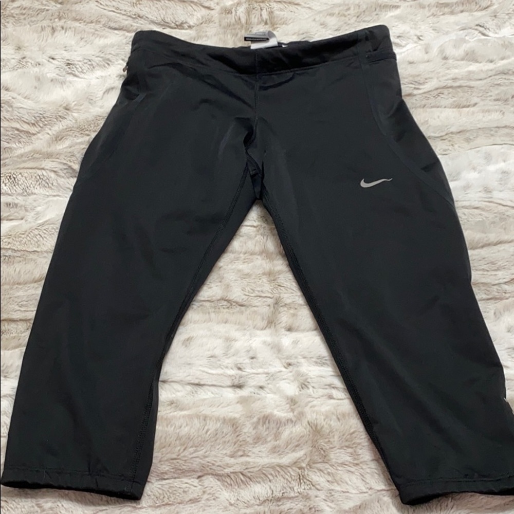 Nike knee crop leggings
